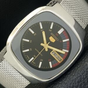 Vintage 1975 Seiko Automatic Mens Silver Watch W/daydate & Red accents